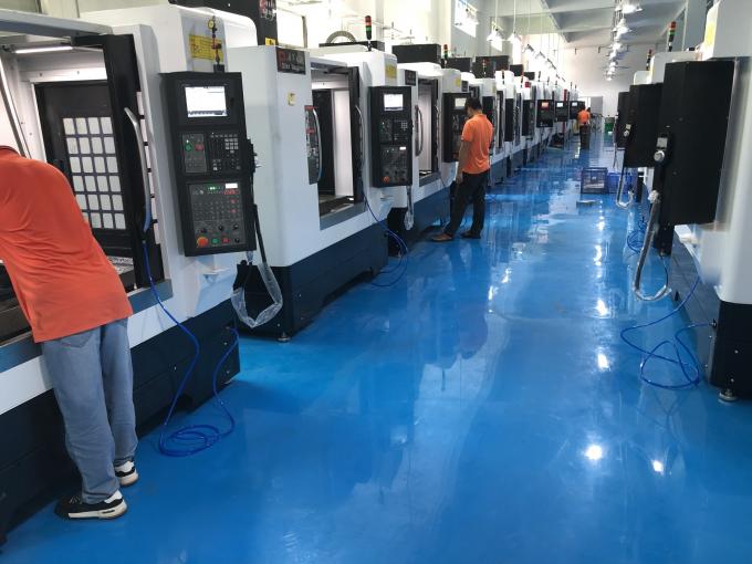 El trabajar a máquina del CNC