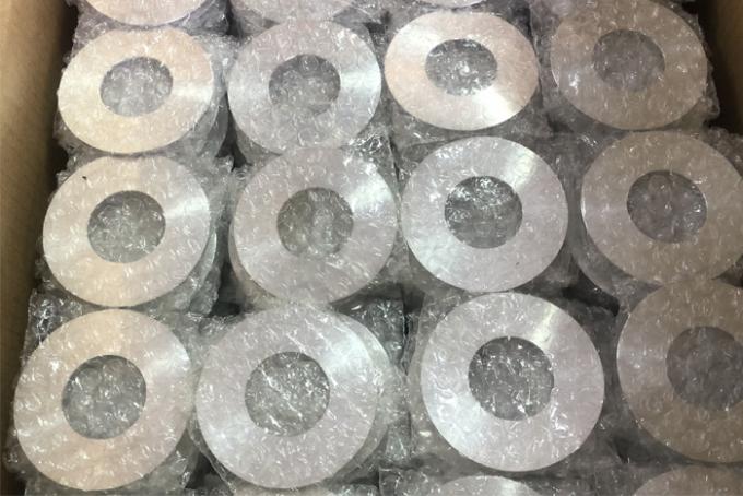 ¿Fábrica del CNC cómo a las piezas que embalan?